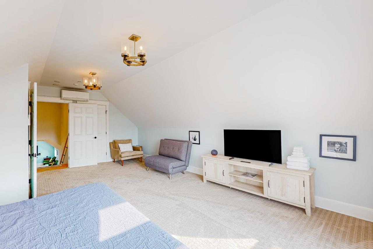 The Retreat - Suite #2 Waterbury Esterno foto