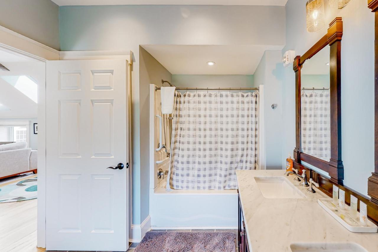 The Retreat - Suite #2 Waterbury Esterno foto